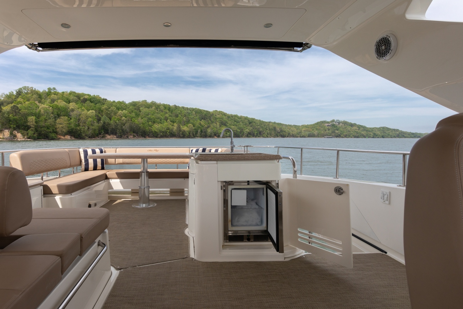 65' 2018 Sea Ray L650 FLY