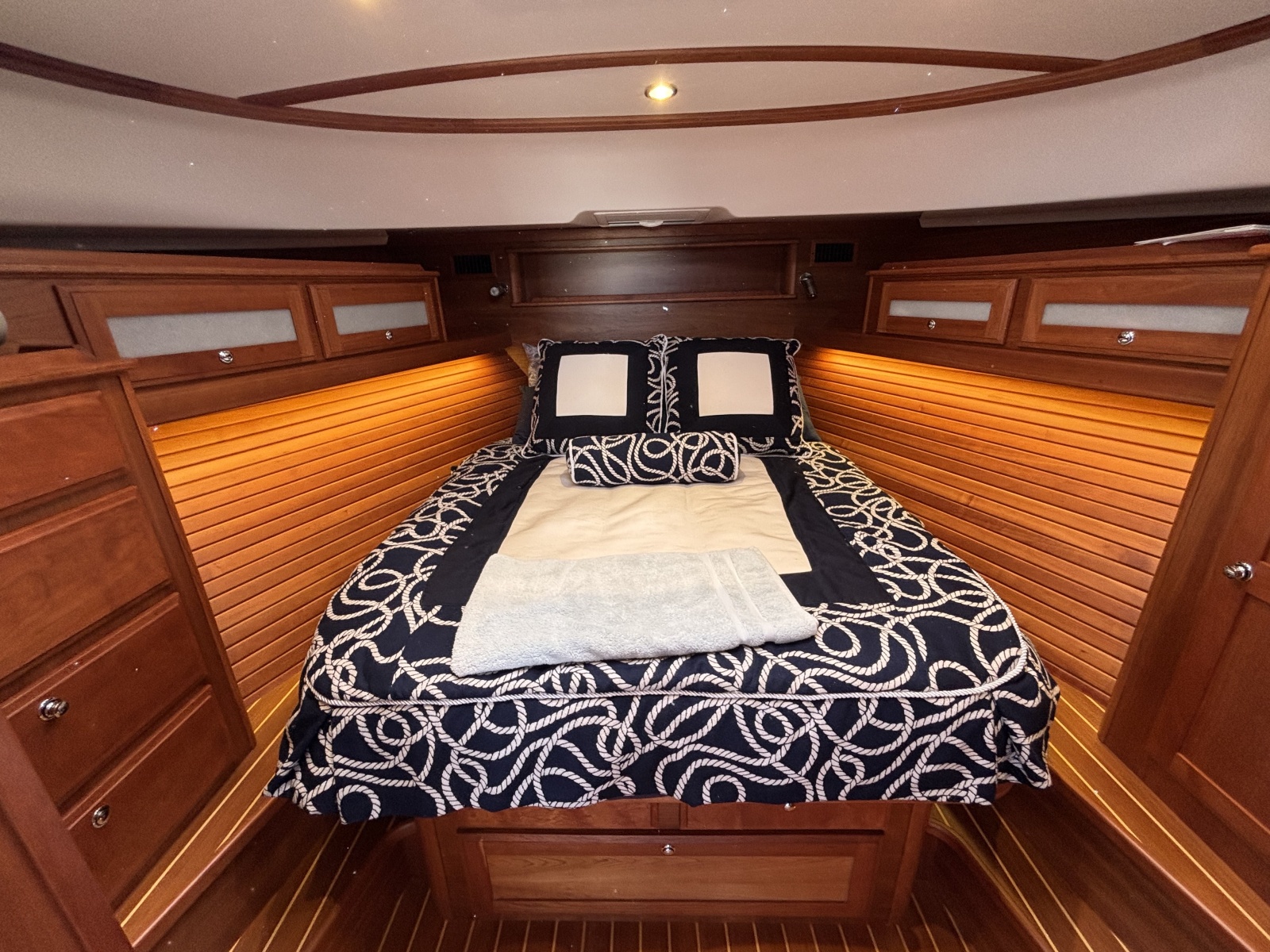 45' 2019 Sabre 45 Express