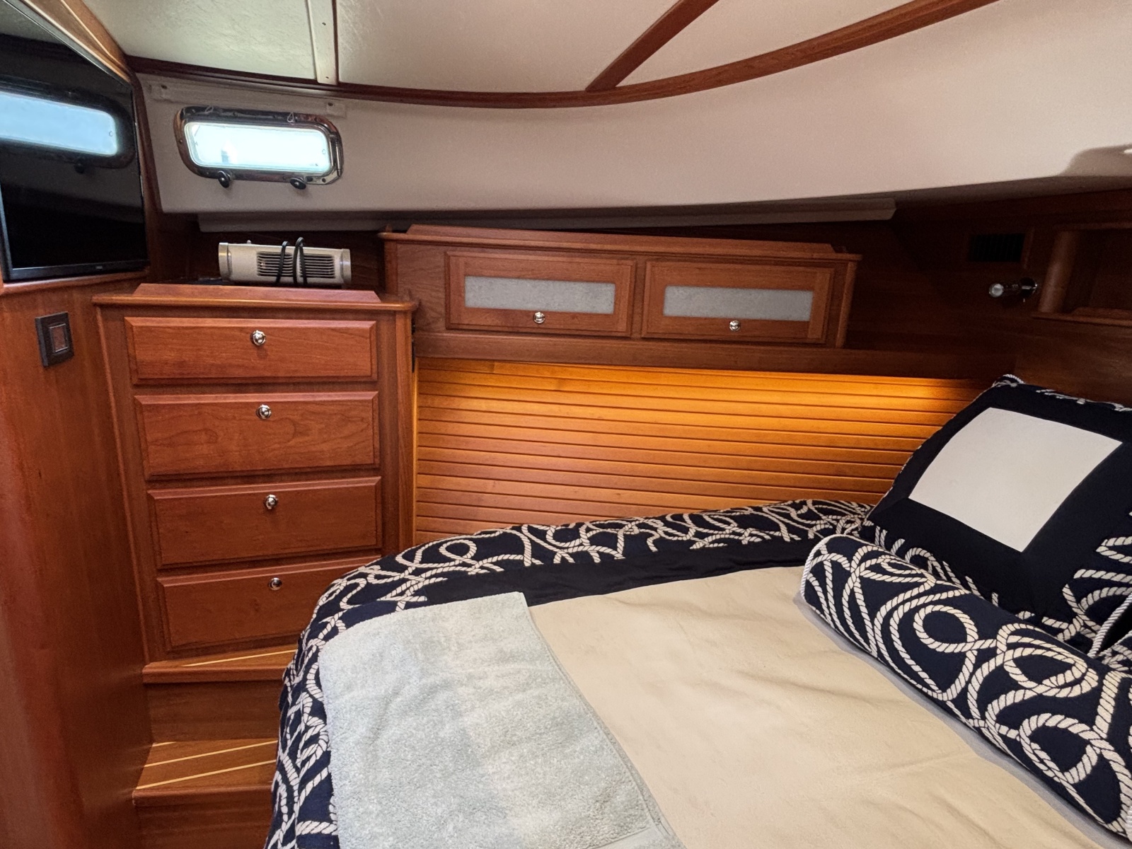 45' 2019 Sabre 45 Express