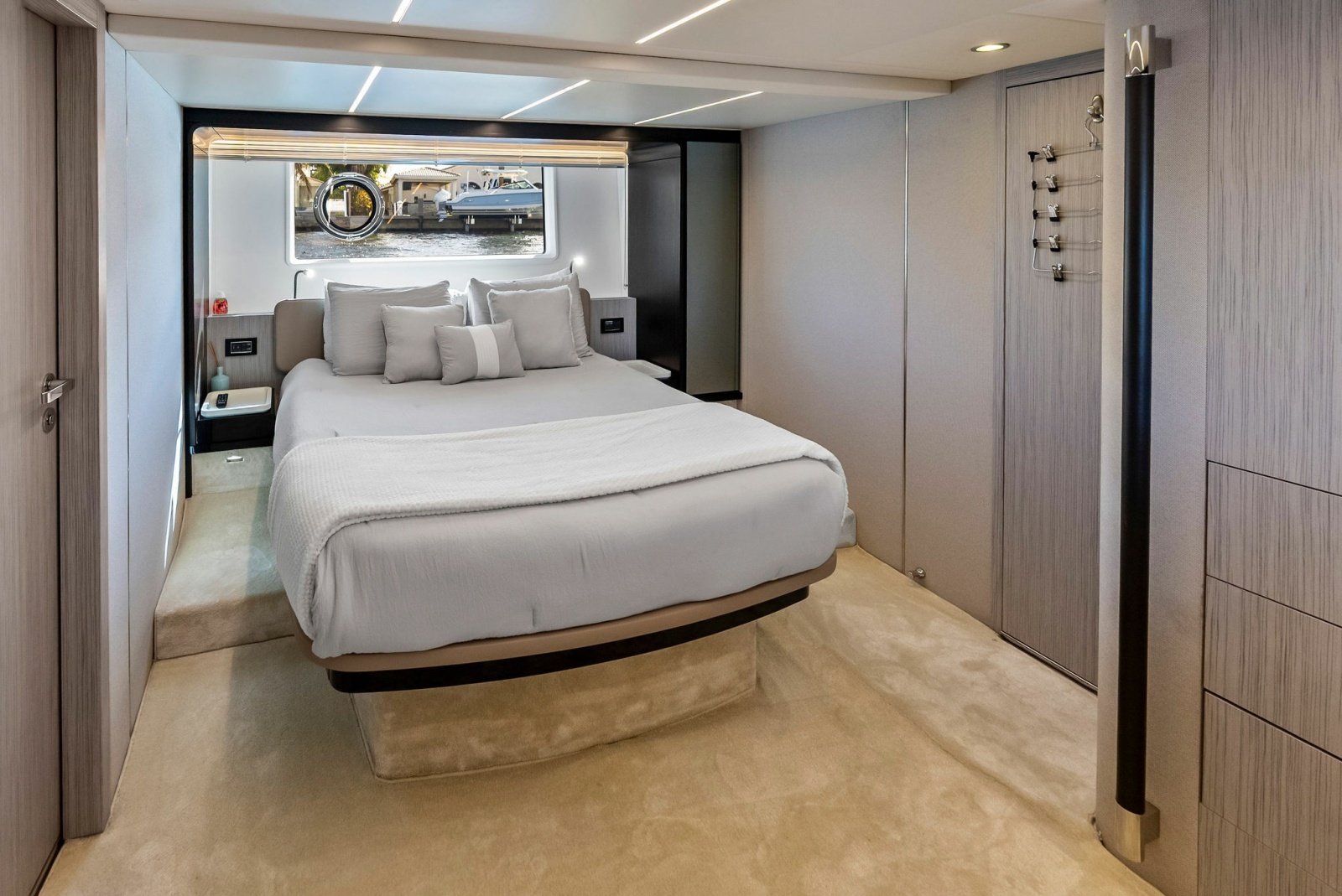 66' 2020 Azimut Flybridge