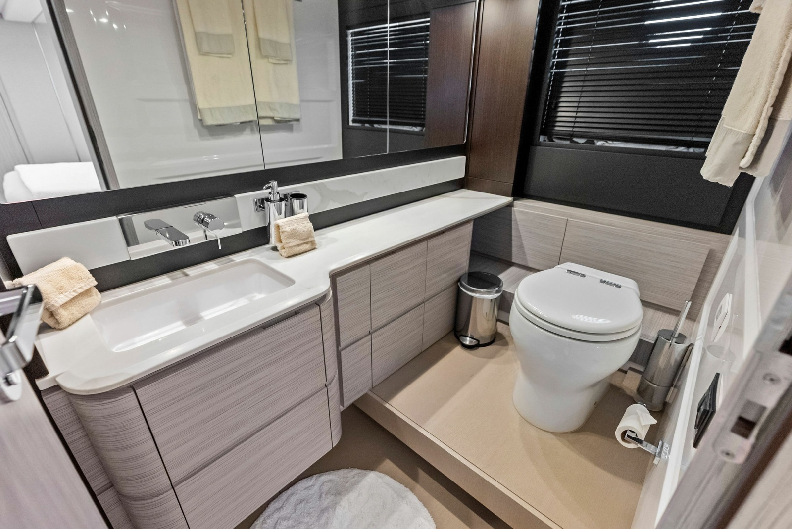 66' 2020 Azimut Flybridge