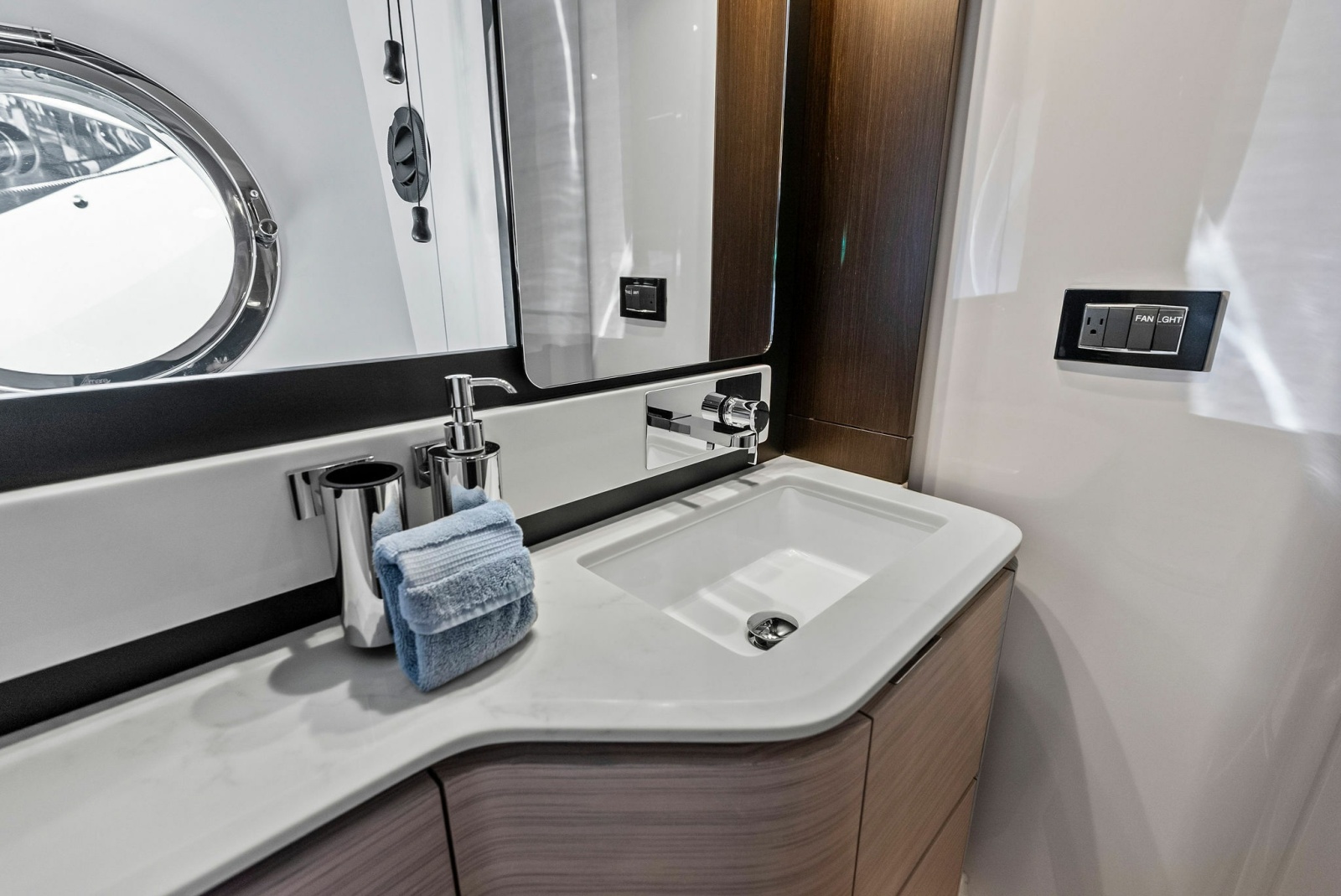 66' 2020 Azimut Flybridge