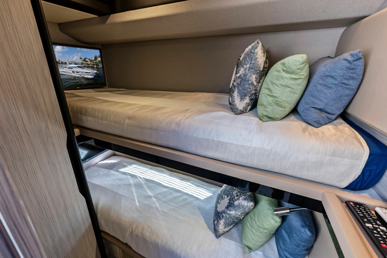 66' 2020 Azimut Flybridge