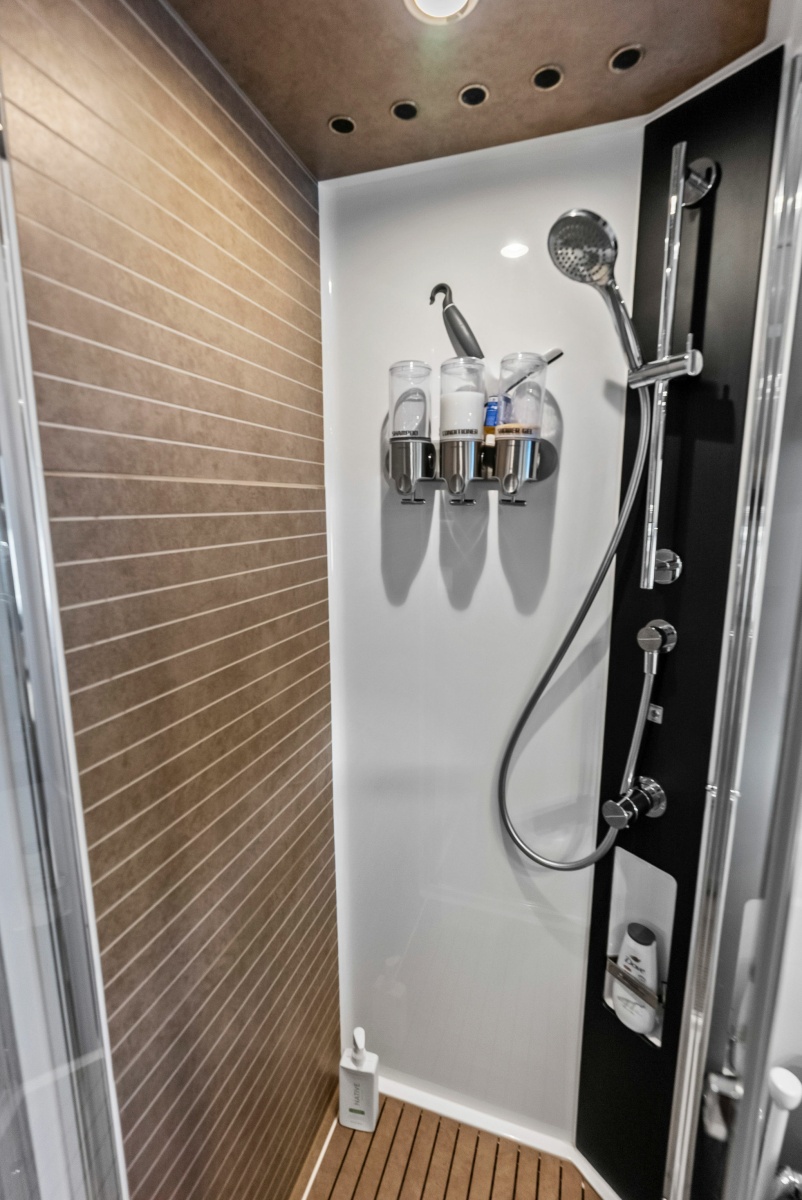 66' 2020 Azimut Flybridge