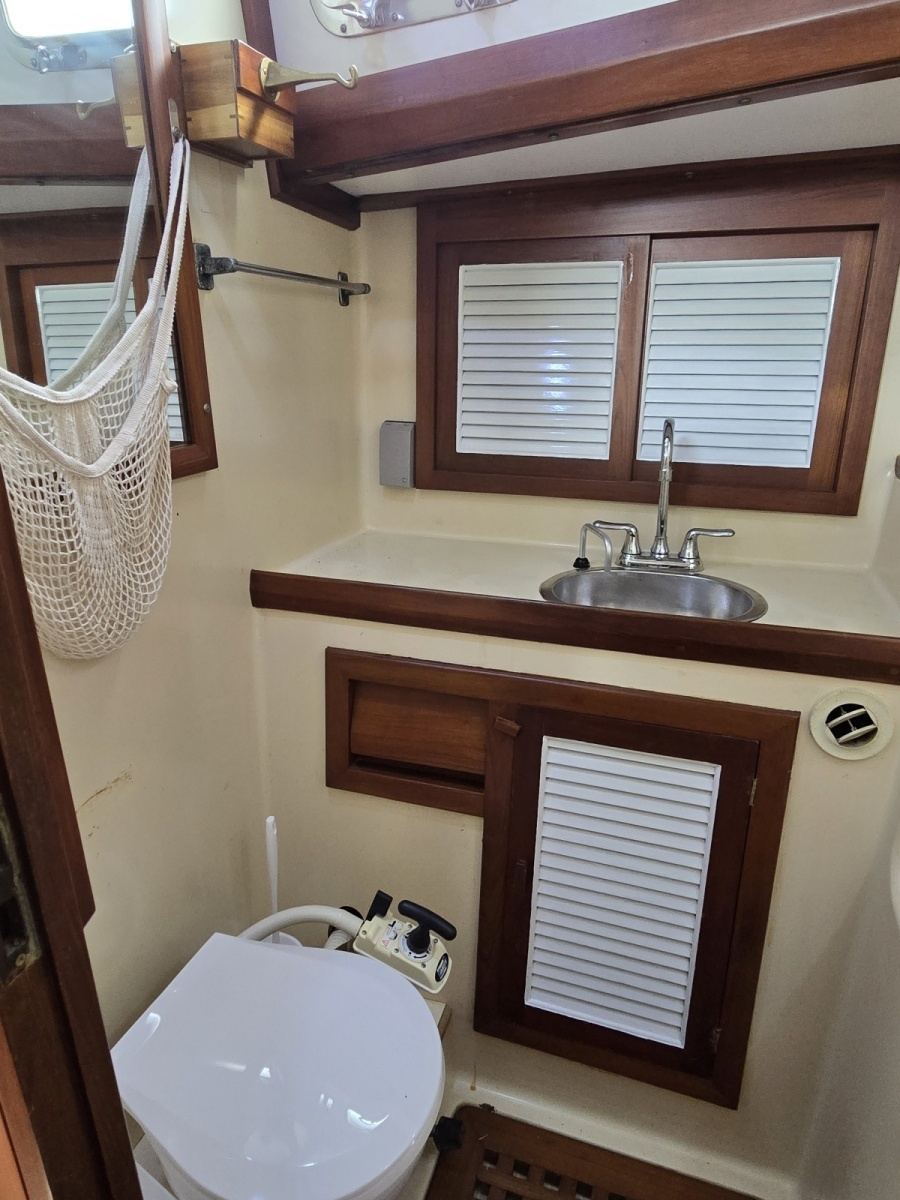 43ft Slocum Yacht For Sale