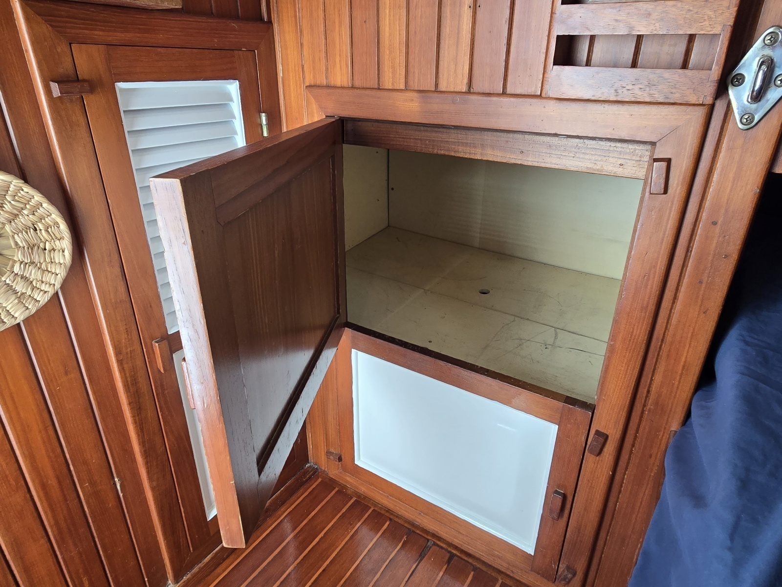 43ft Slocum Yacht For Sale