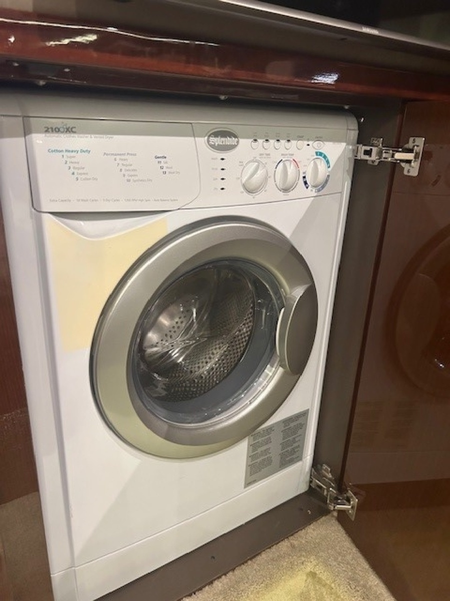 46' 2017 Sea Ray 460 FLY