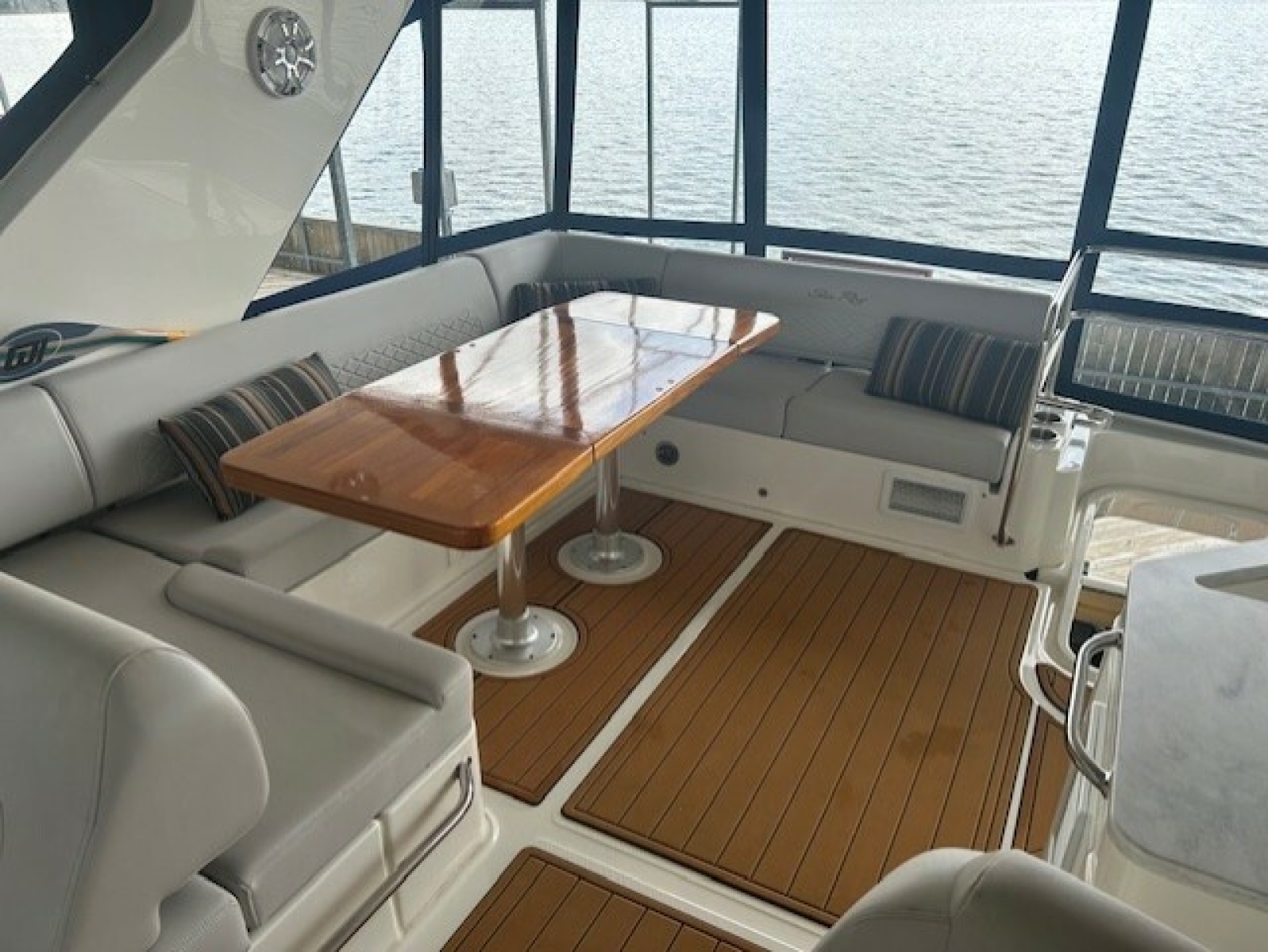 46' 2017 Sea Ray 460 FLY