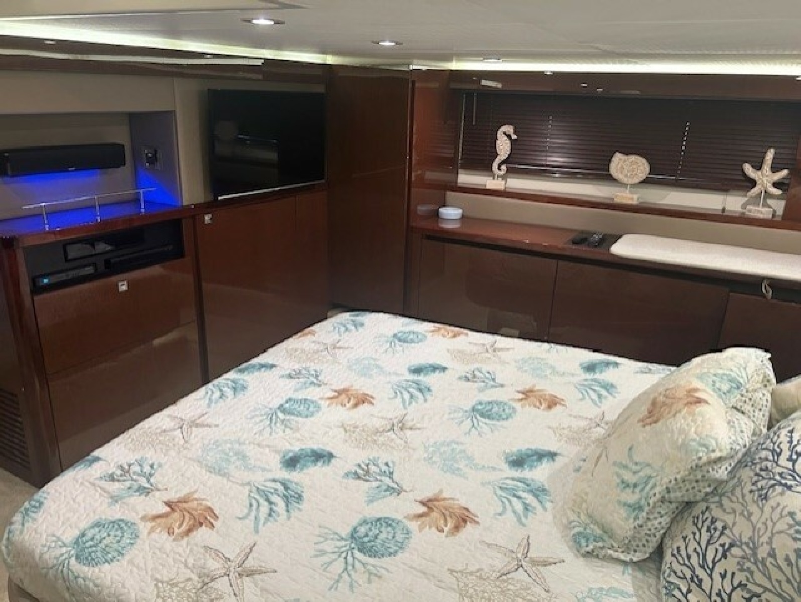 46' 2017 Sea Ray 460 FLY