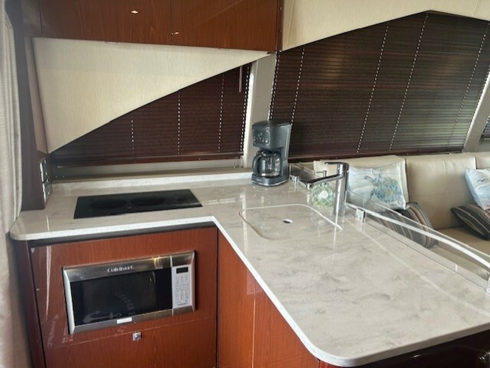 46' 2017 Sea Ray 460 FLY