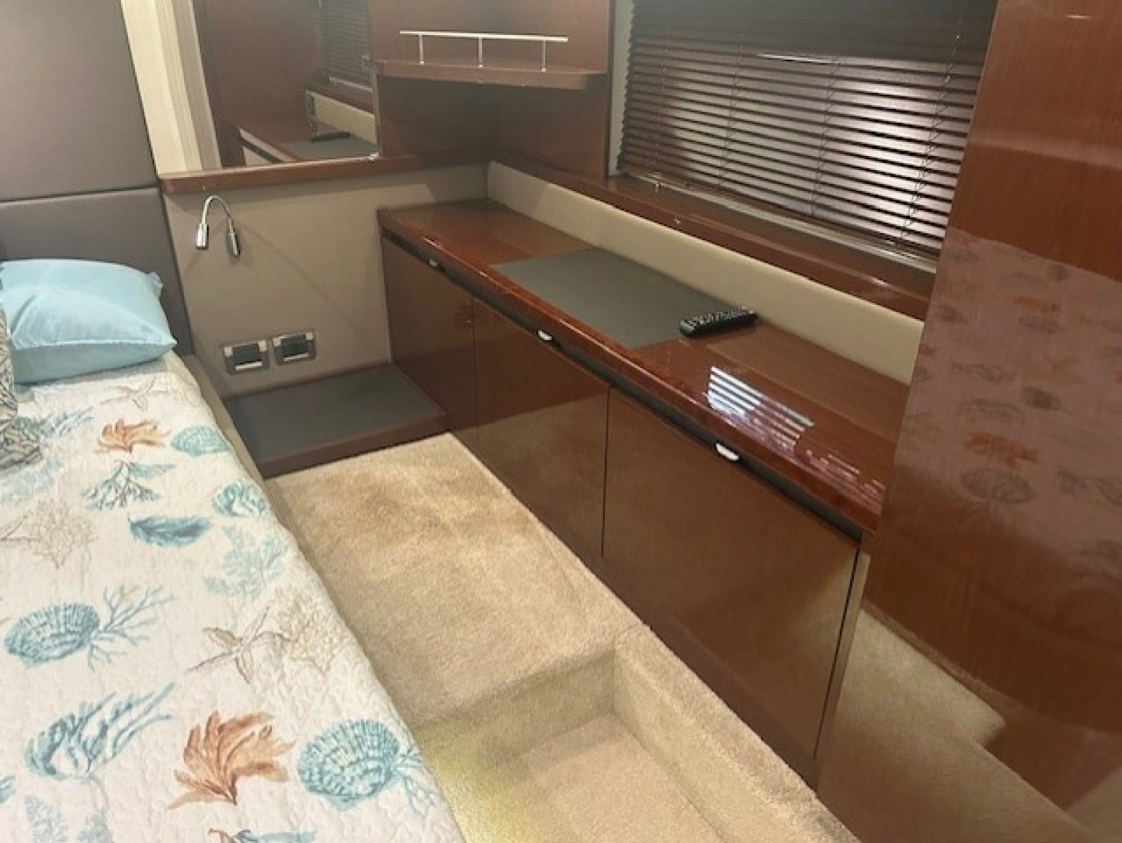 46' 2017 Sea Ray 460 FLY