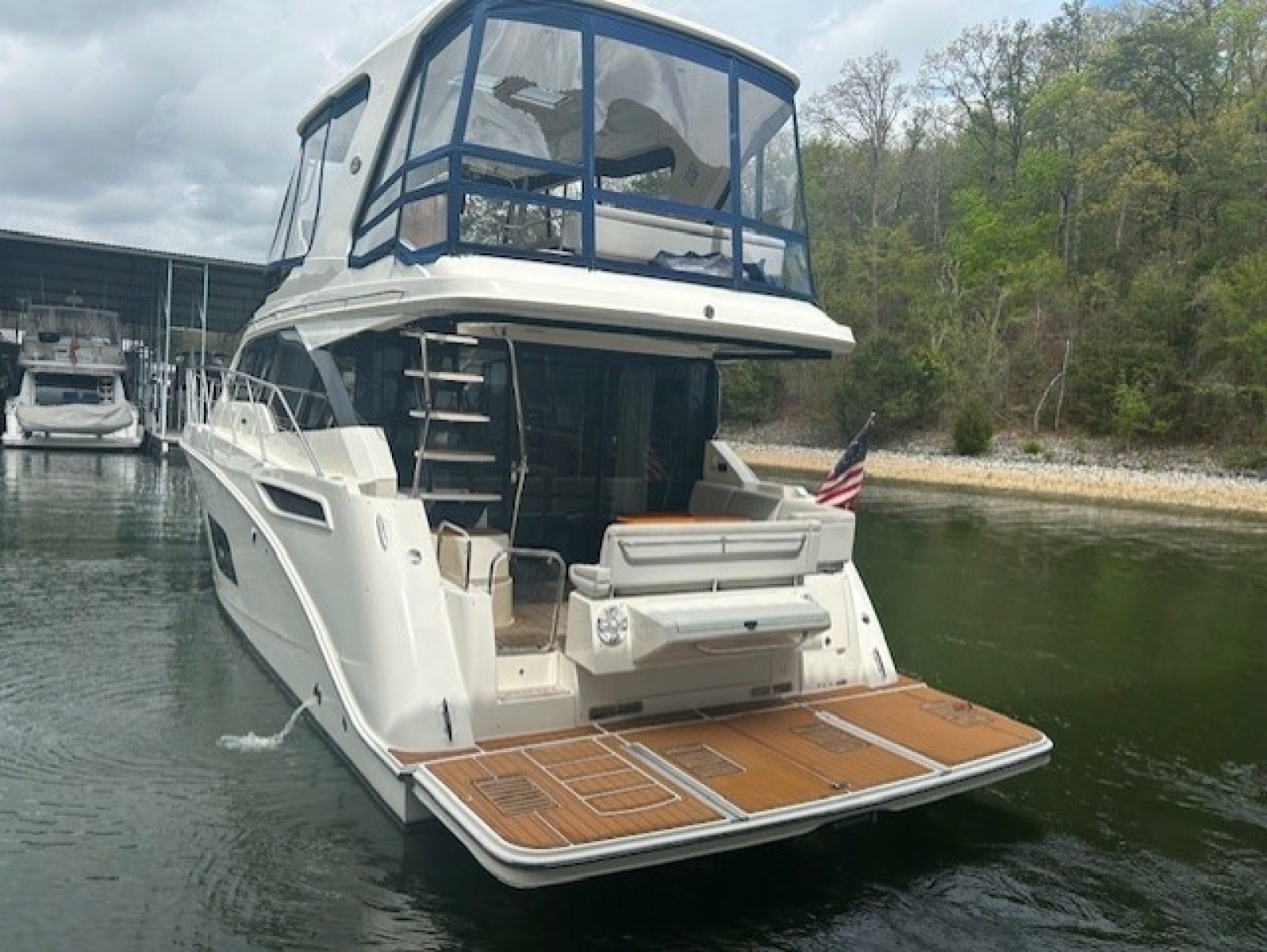 46' 2017 Sea Ray 460 FLY