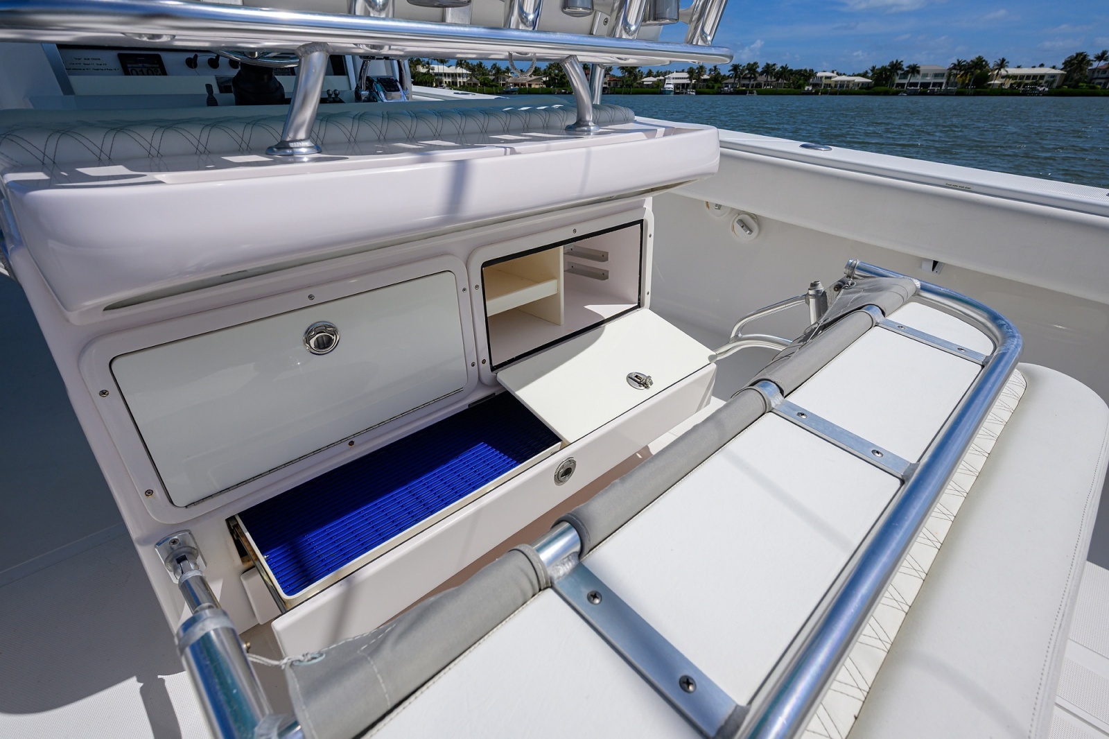 Bahama 41 - Exterior Cockpit