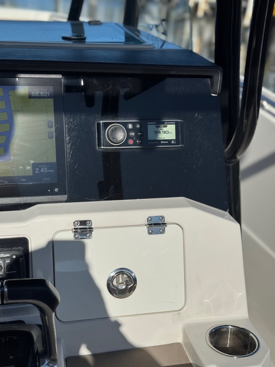 2021 Sailfish 290 CC