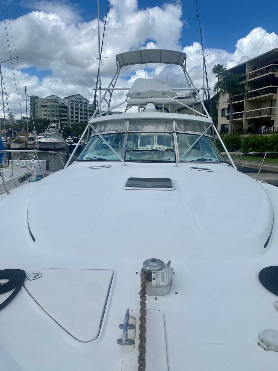 37' 1999 Sea Ray 