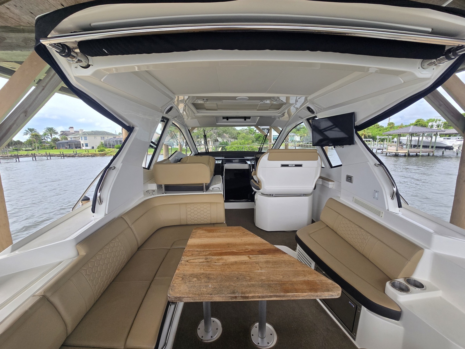 2018 Sea Ray 350 Sundancer Coupe