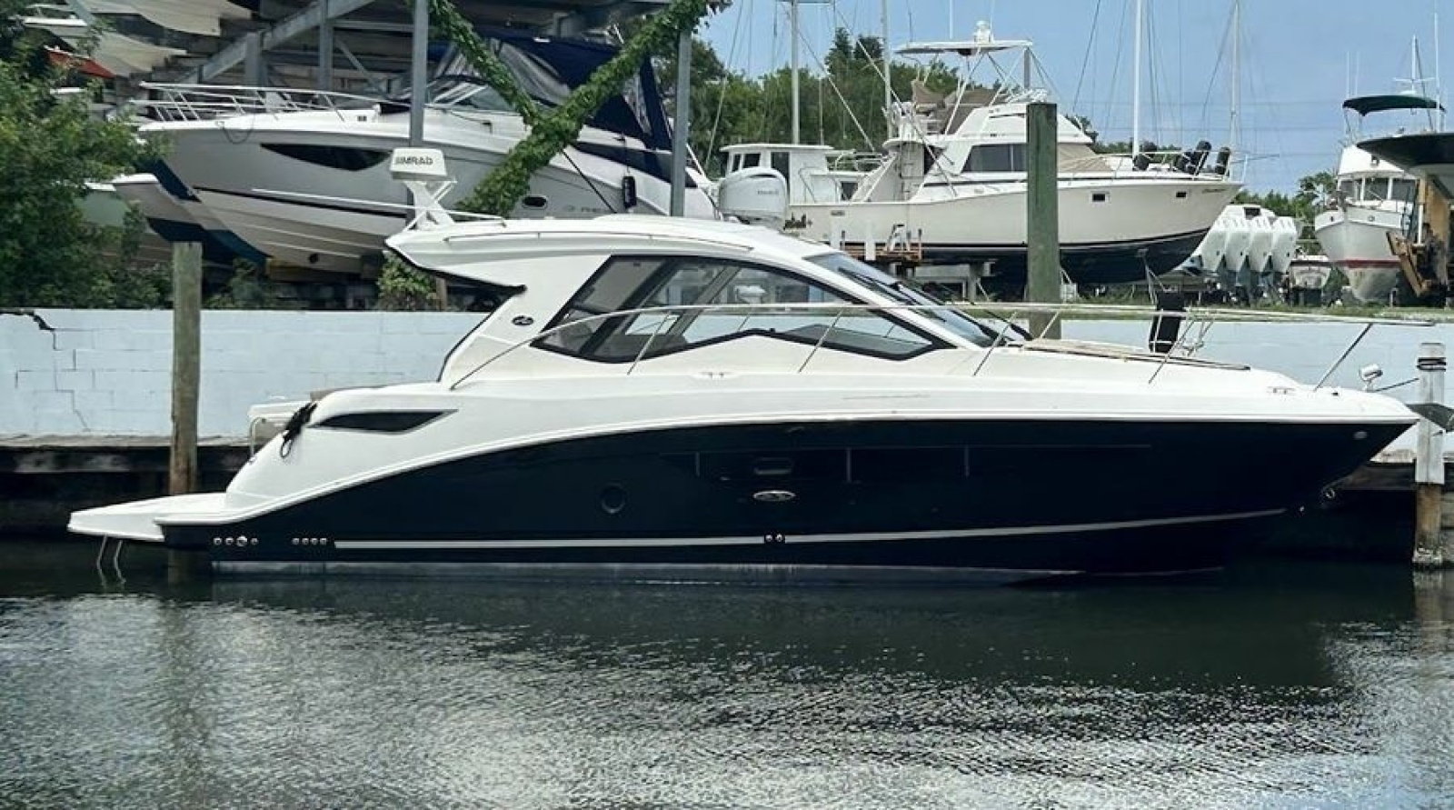 35' 2018 Sea Ray 