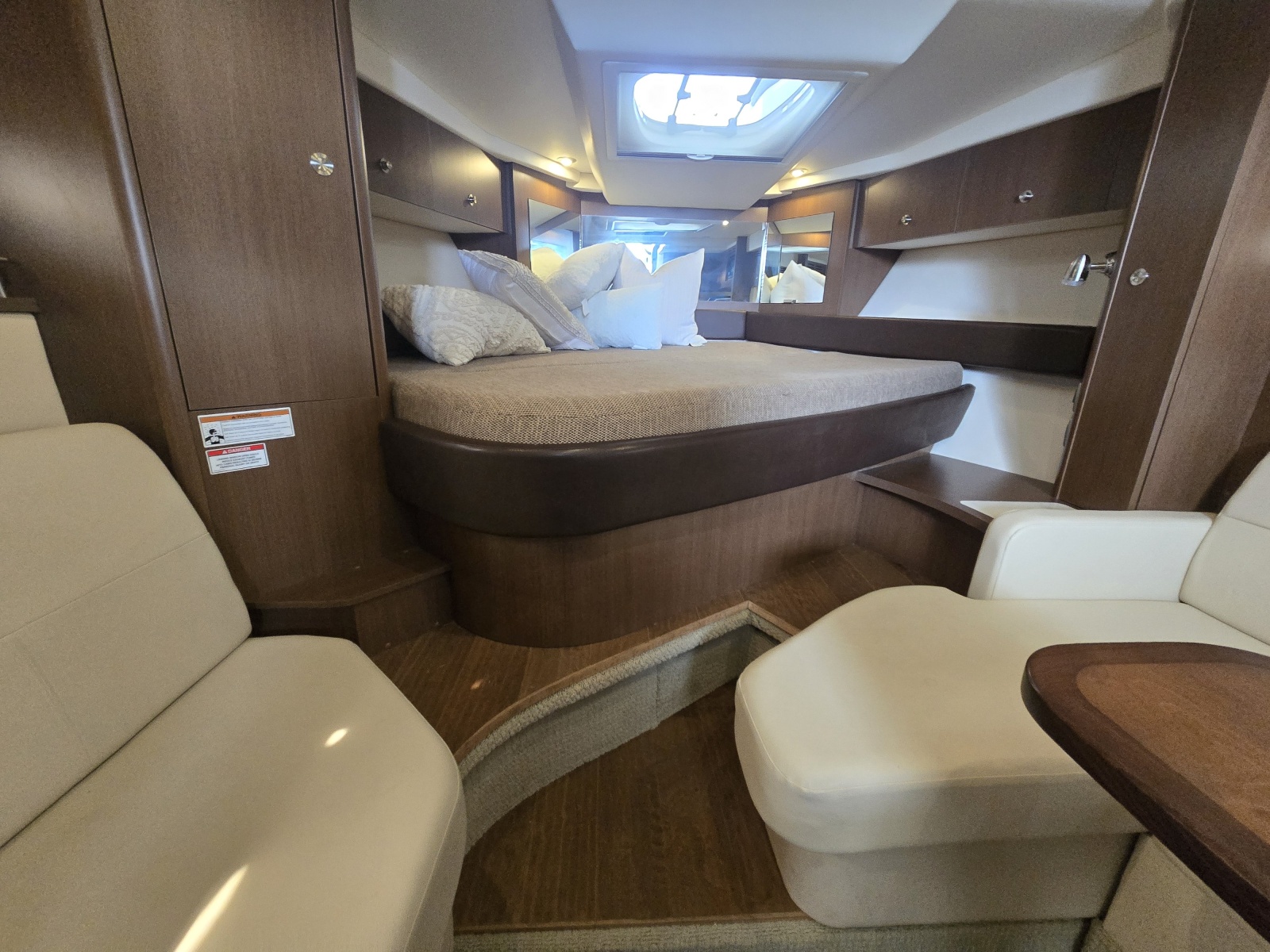 2018 Sea Ray 350 Sundancer Coupe
