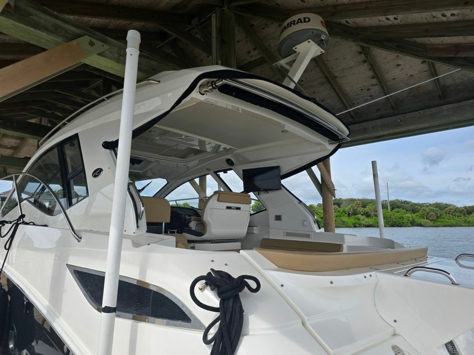 35' 2018 Sea Ray 