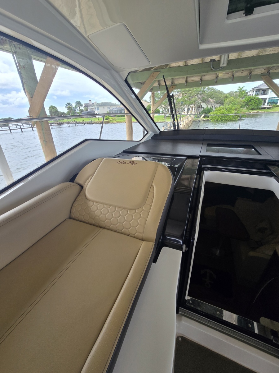2018 Sea Ray 350 Sundancer Coupe