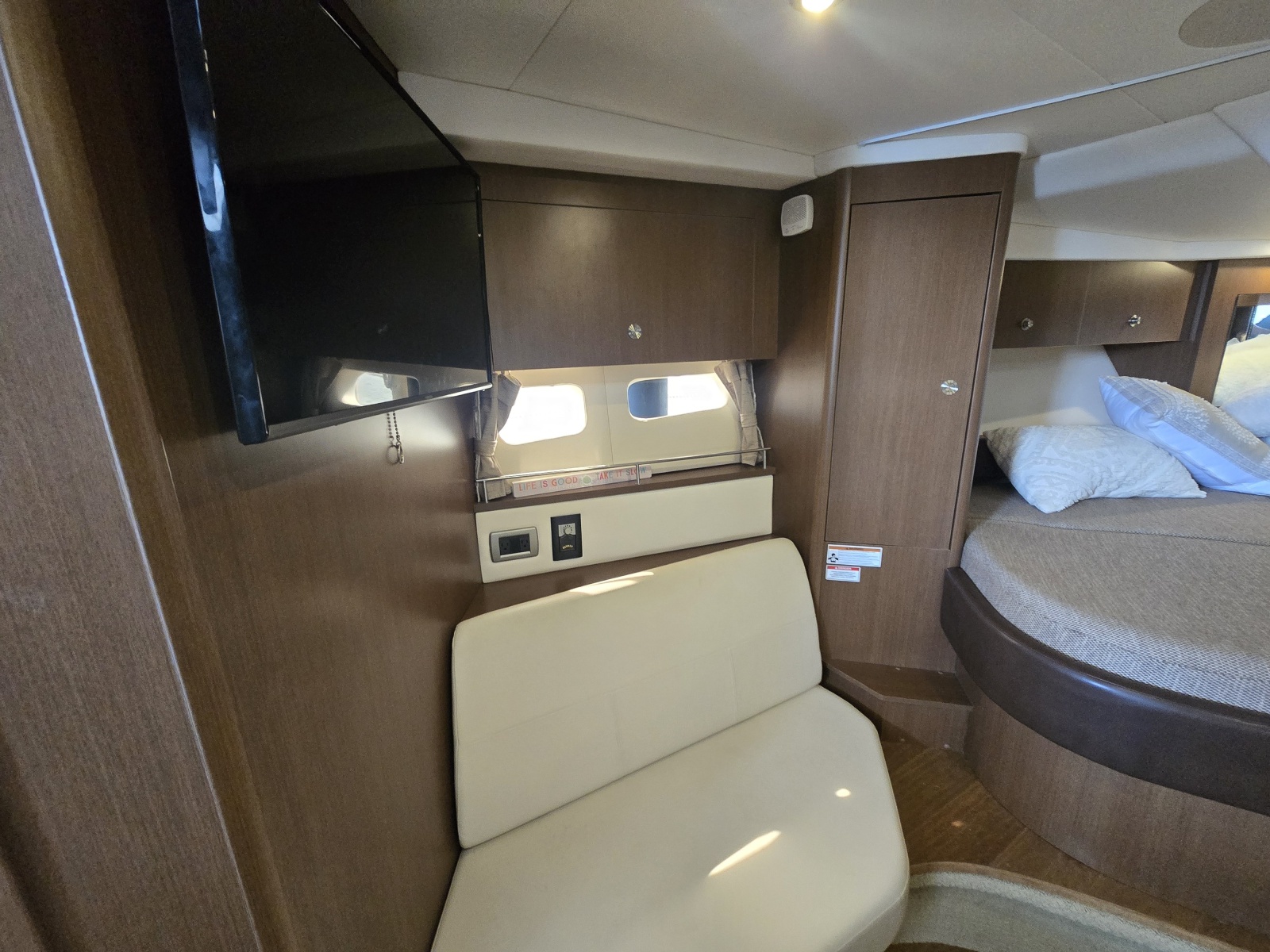 2018 Sea Ray 350 Sundancer Coupe