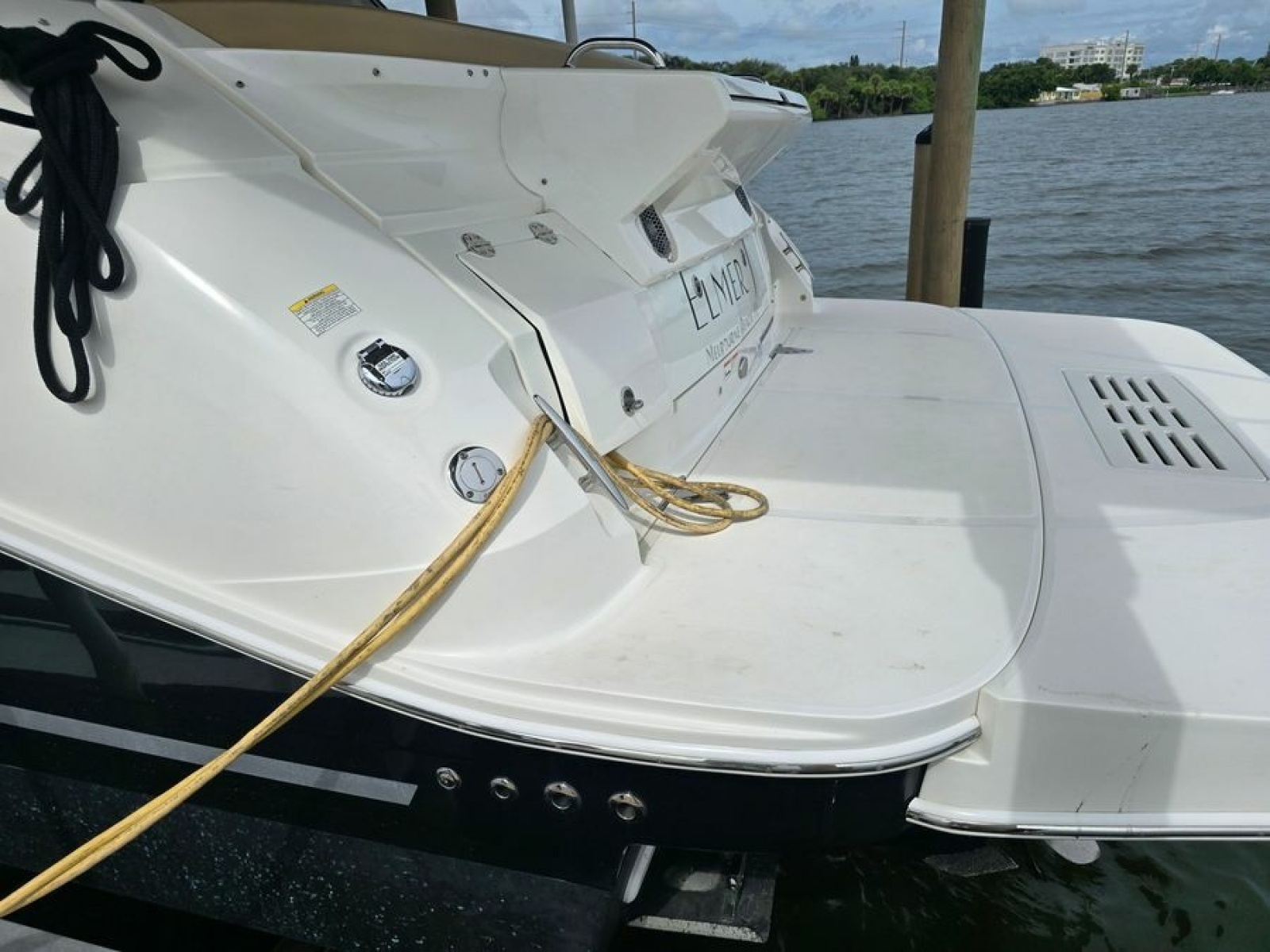 35' 2018 Sea Ray 