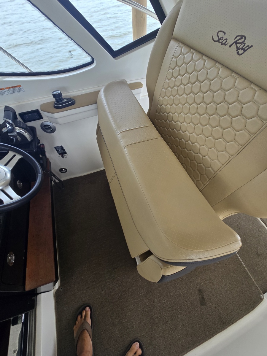 2018 Sea Ray 350 Sundancer Coupe