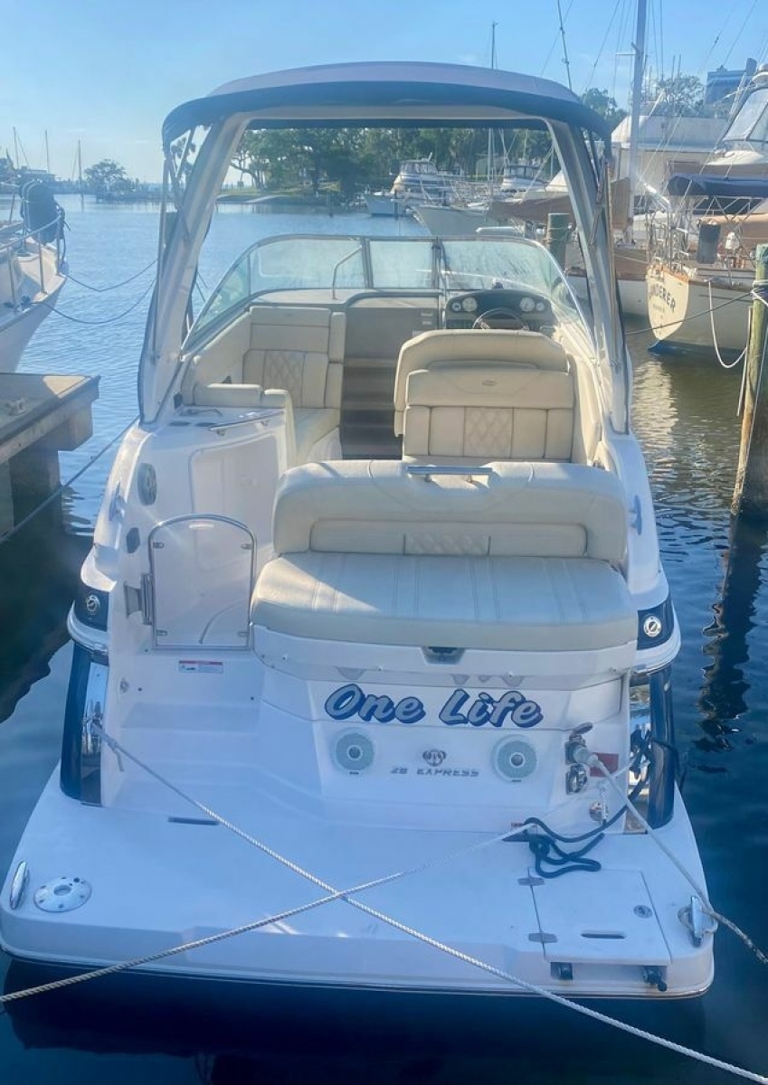 35' 2018 Sea Ray 