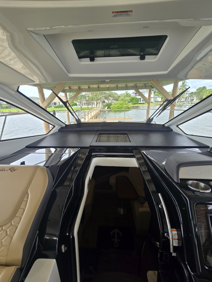 2018 Sea Ray 350 Sundancer Coupe