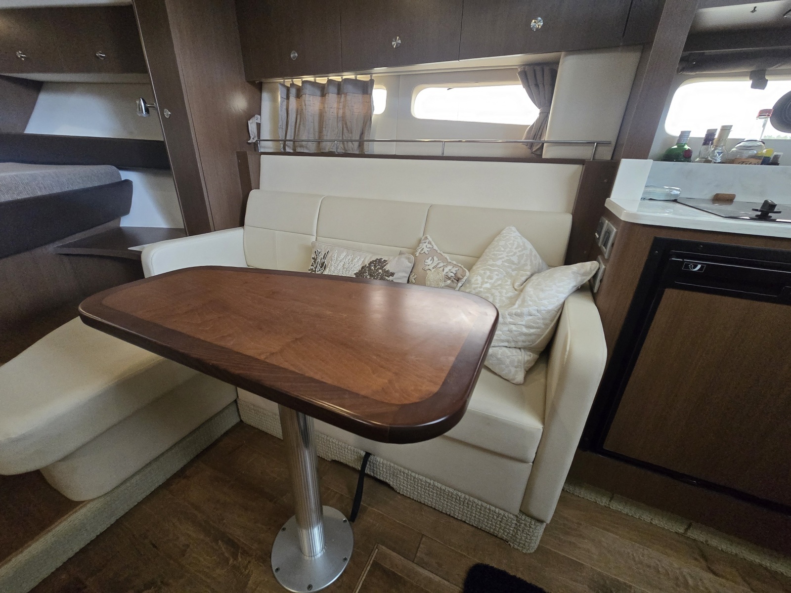 2018 Sea Ray 350 Sundancer Coupe
