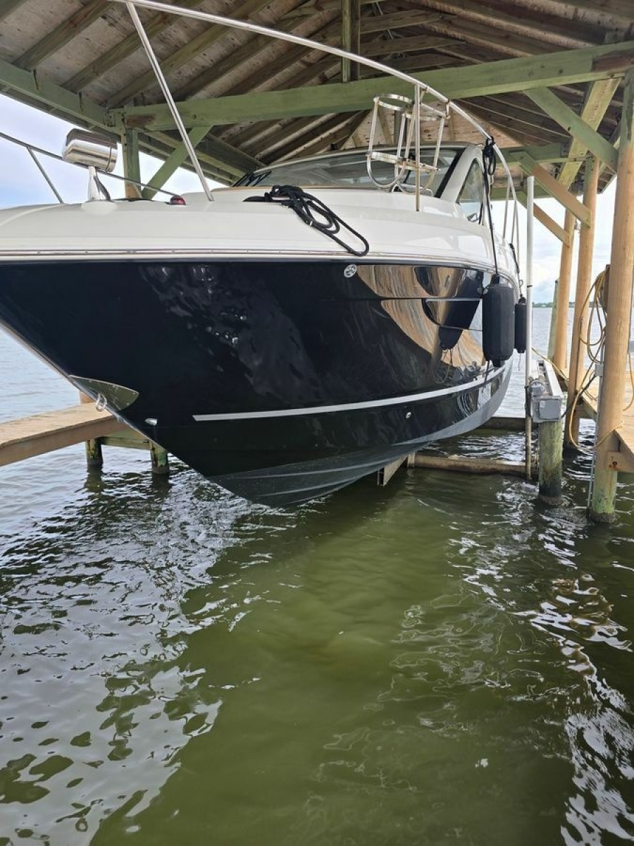 35' 2018 Sea Ray 