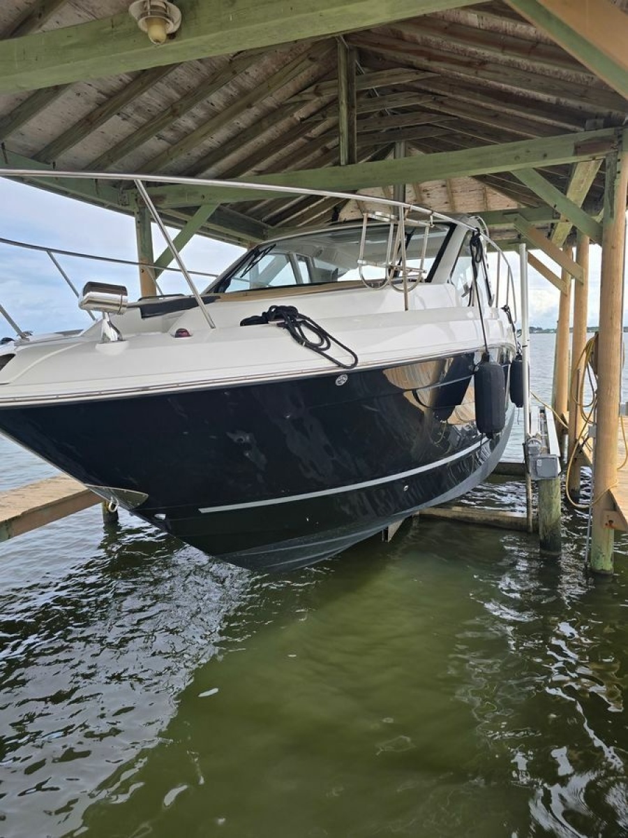 35' 2018 Sea Ray 