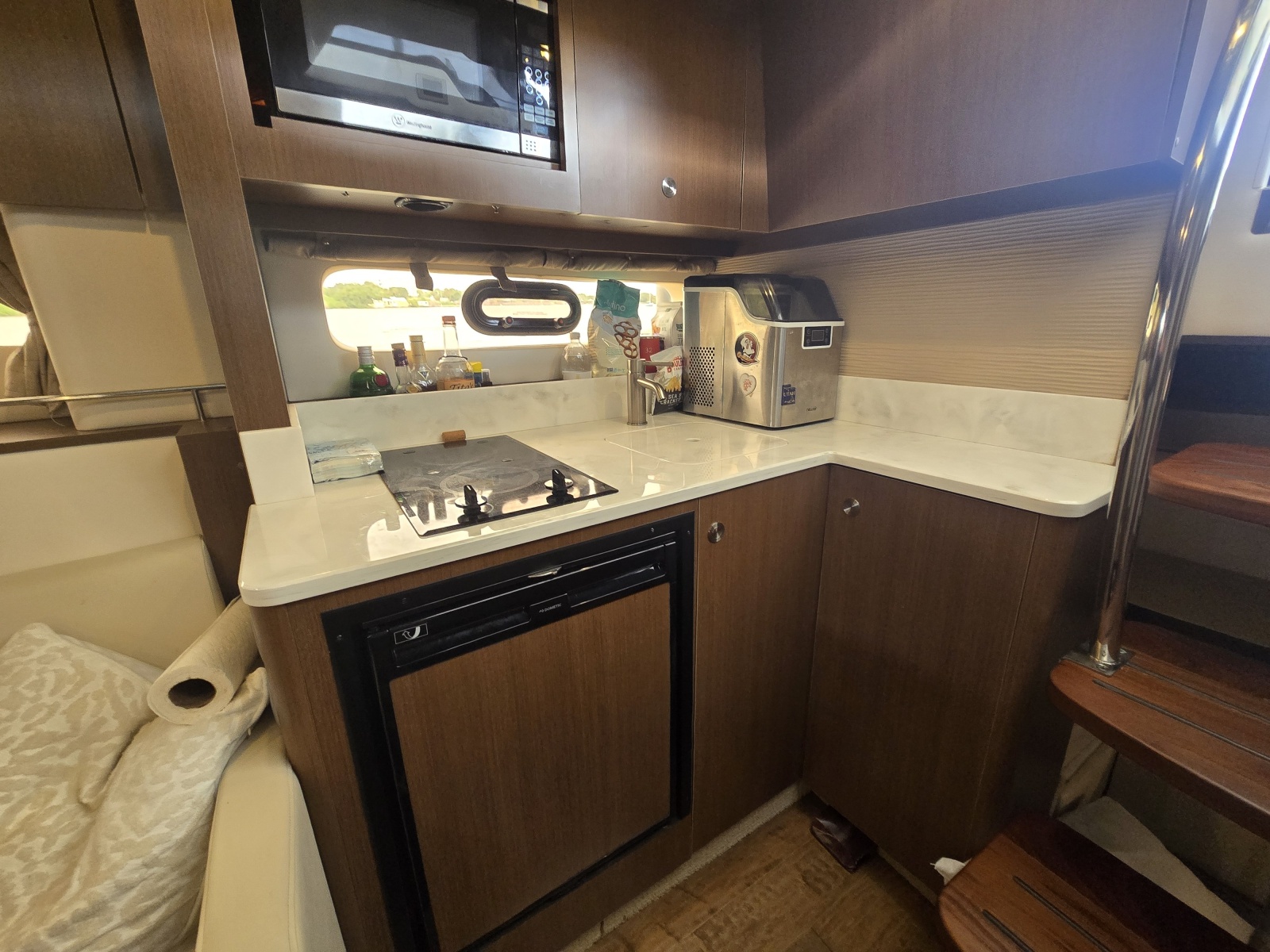 2018 Sea Ray 350 Sundancer Coupe