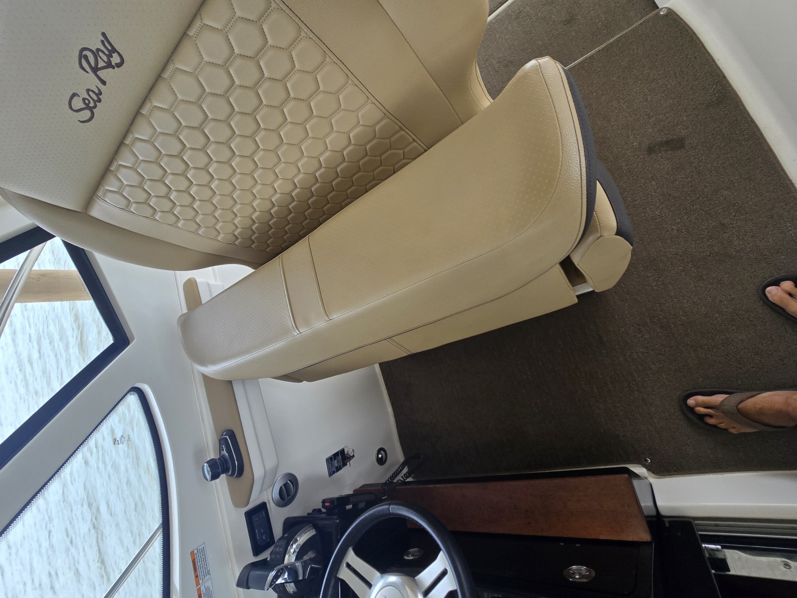 2018 Sea Ray 350 Sundancer Coupe