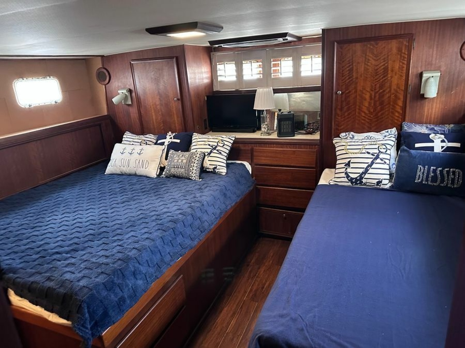 43' 1976 Hatteras 
