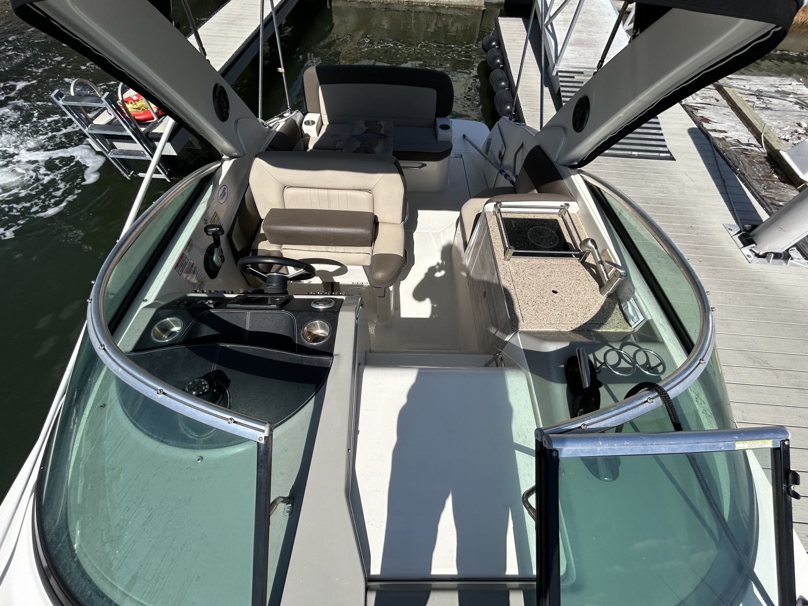 26' 2014 Sea Ray 