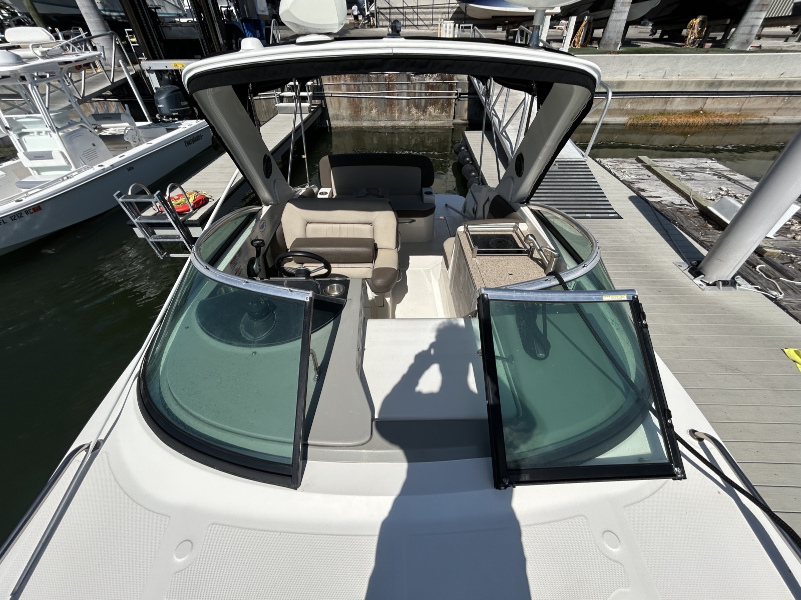 26' 2014 Sea Ray 
