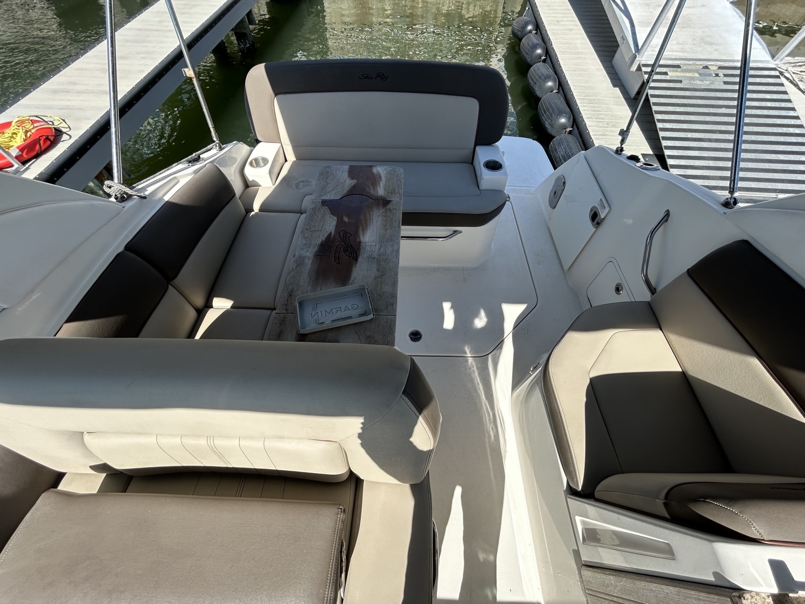 26' 2014 Sea Ray 