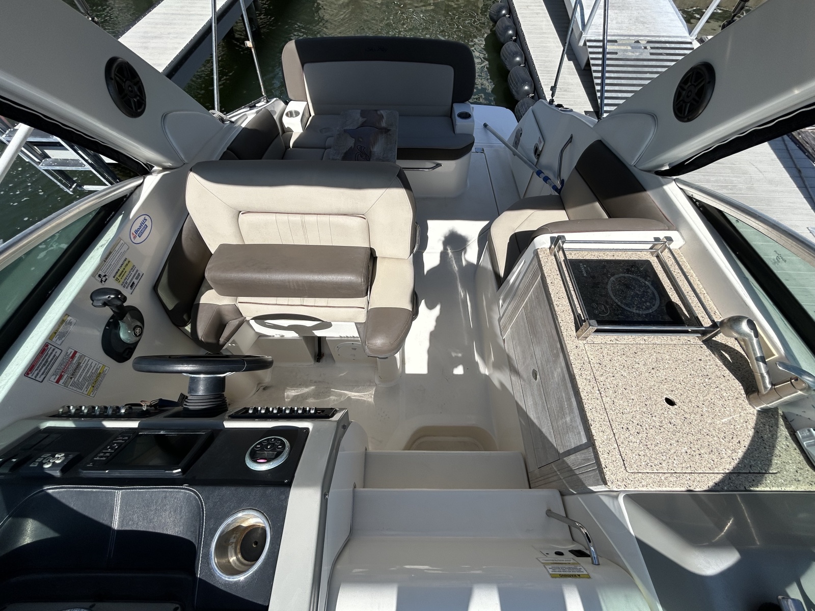 26' 2014 Sea Ray 