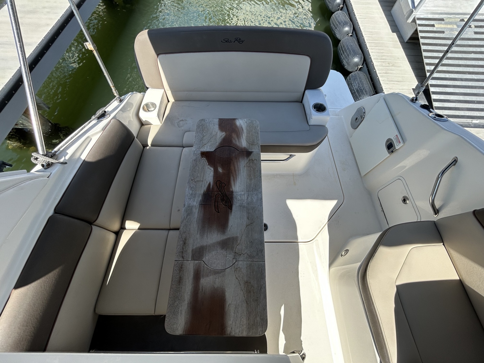 26' 2014 Sea Ray 