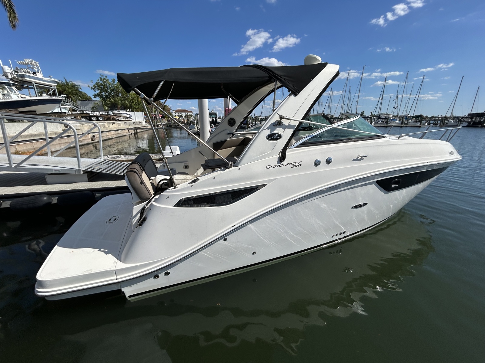26' 2014 Sea Ray 