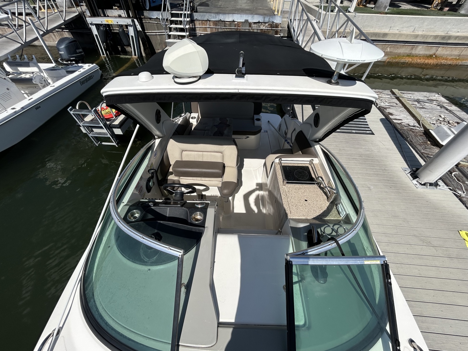 26' 2014 Sea Ray 