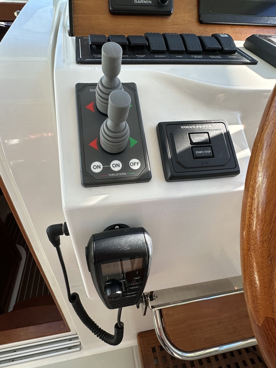 32' 2018 Back Cove 32