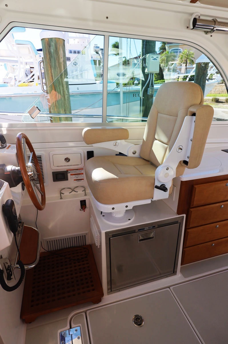 32' 2018 Back Cove 32