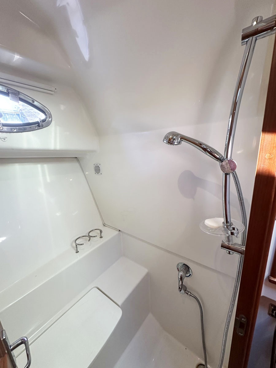 32' 2018 Back Cove 32