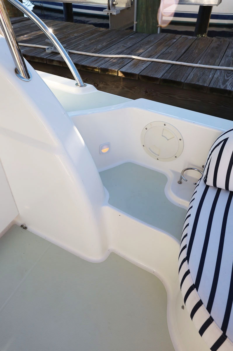 32' 2018 Back Cove 32