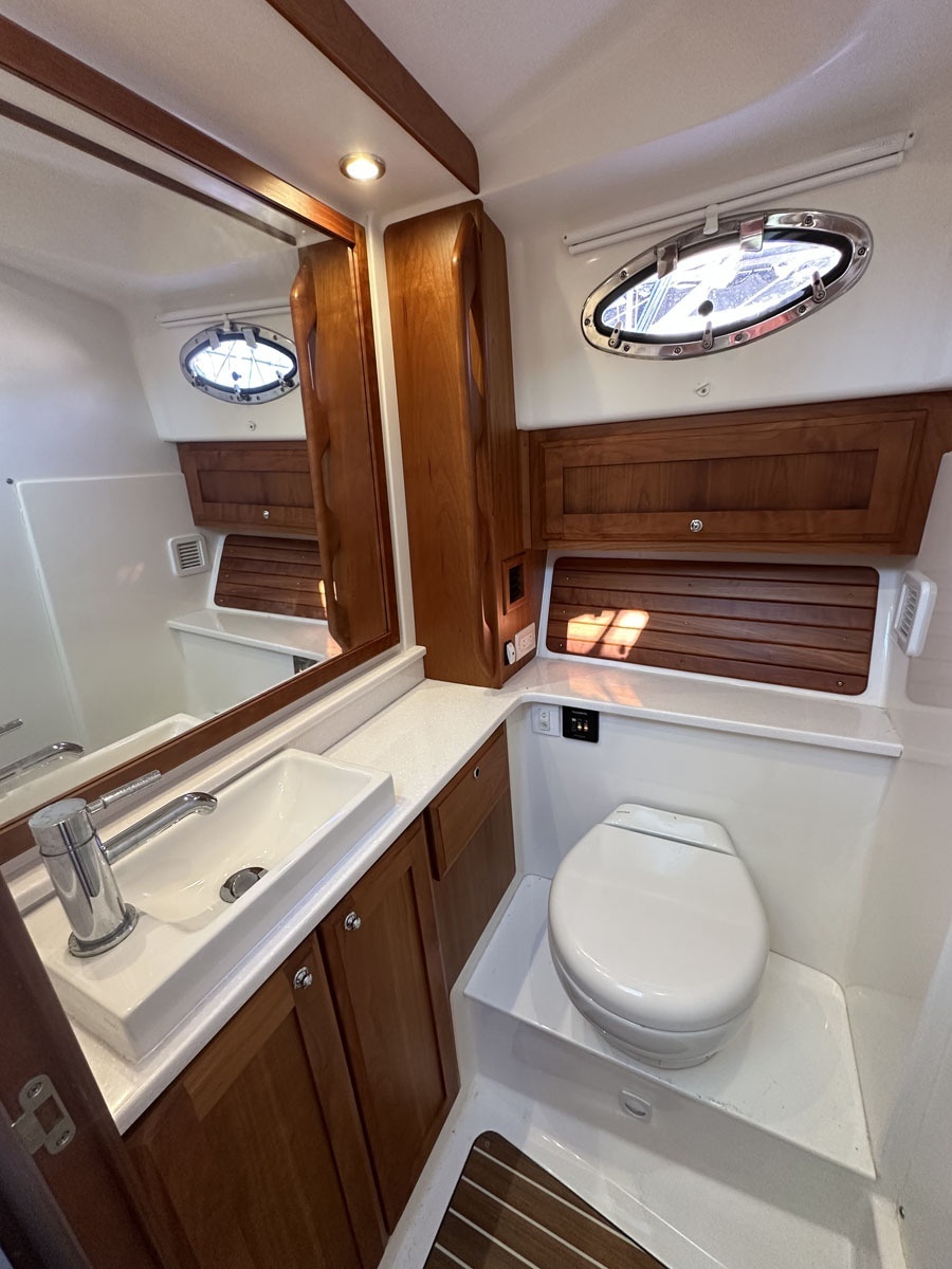 32' 2018 Back Cove 32