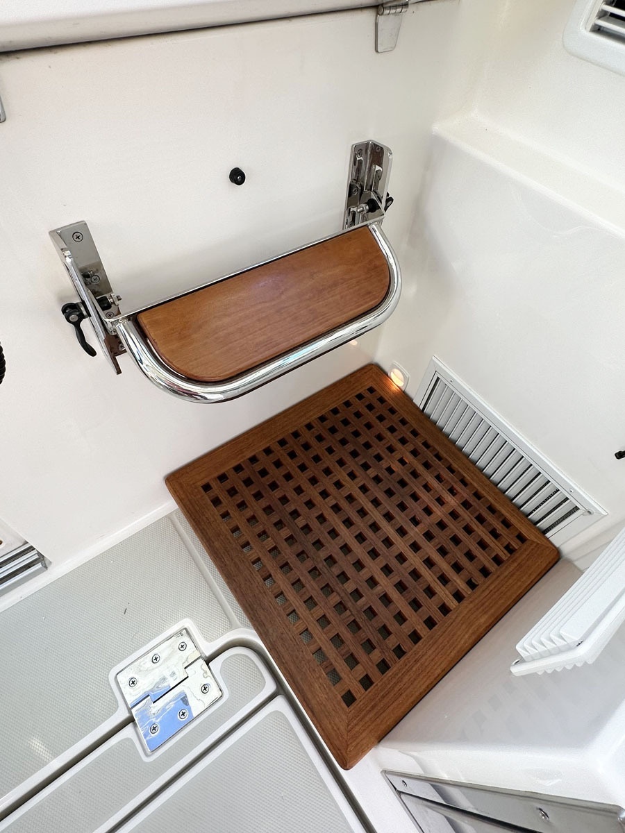 32' 2018 Back Cove 32