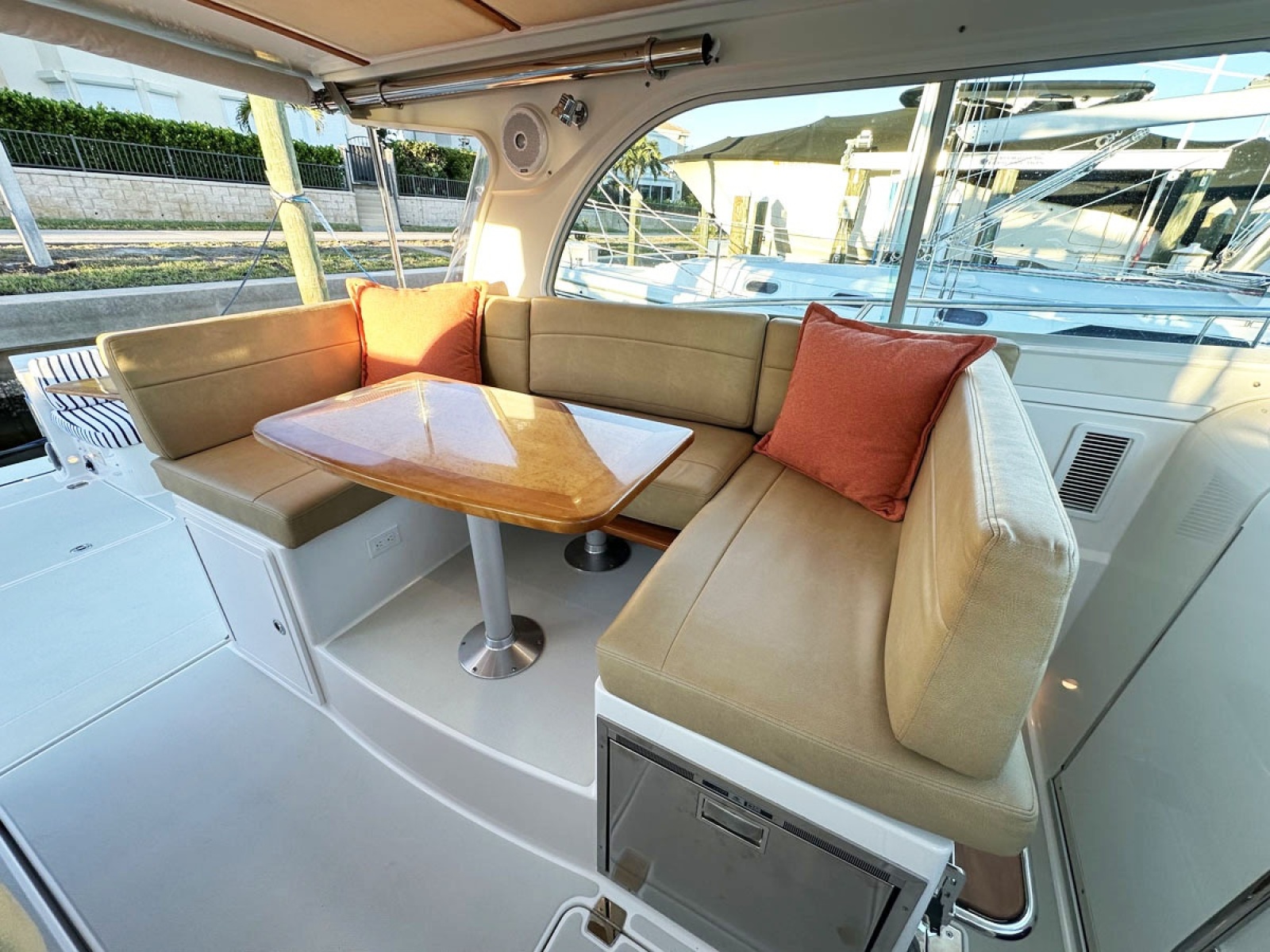 32' 2018 Back Cove 32