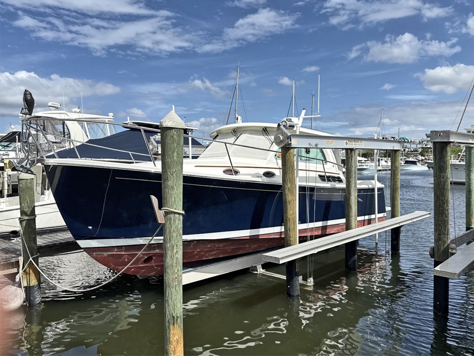 Fwd Port Qtr on Lift